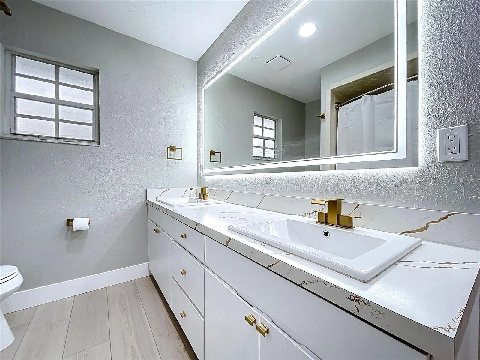 1904 VISTA VIEW DR