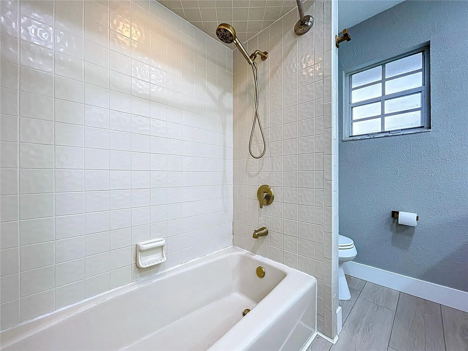 1904 VISTA VIEW DR