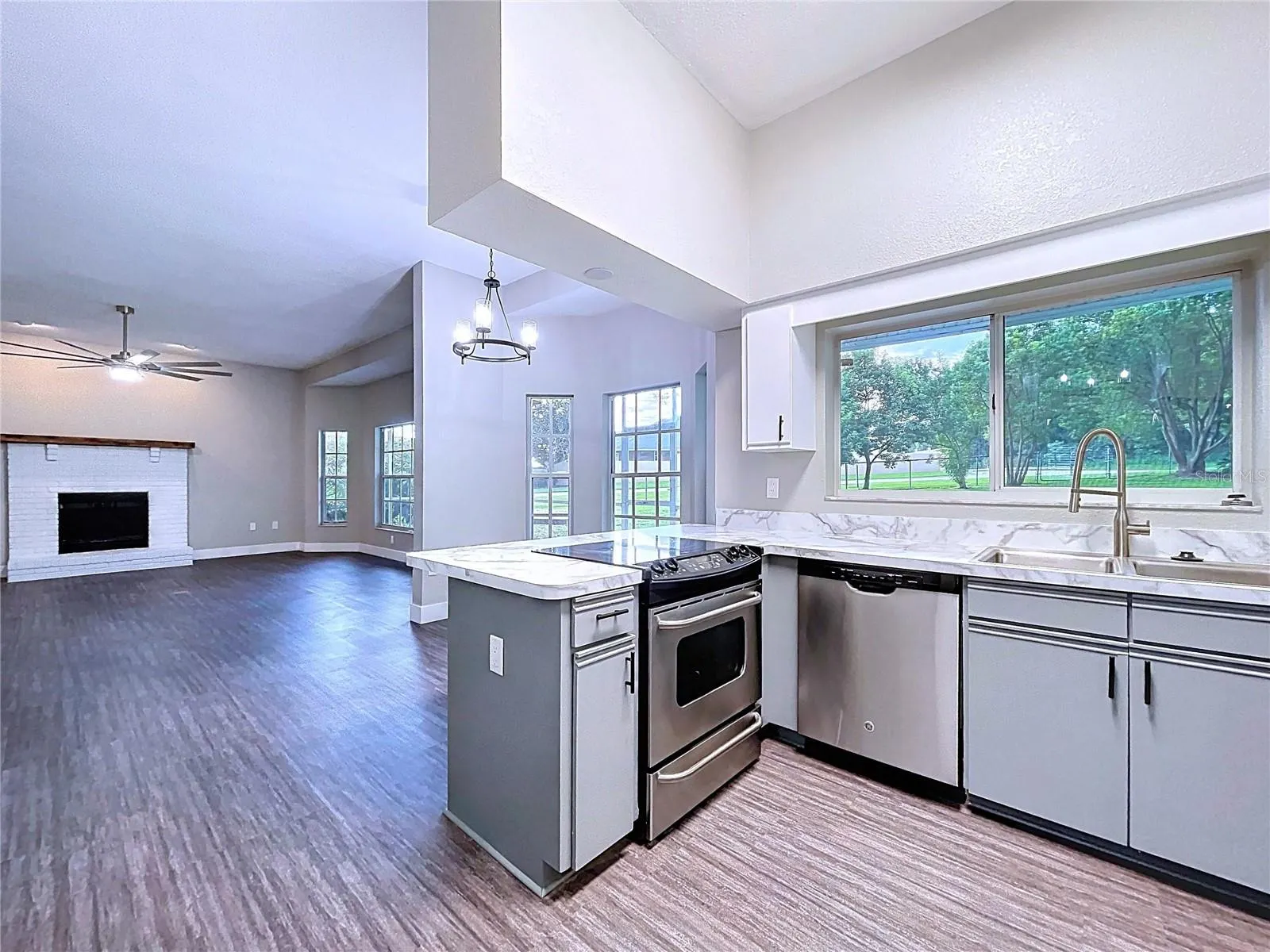 1904 VISTA VIEW DR