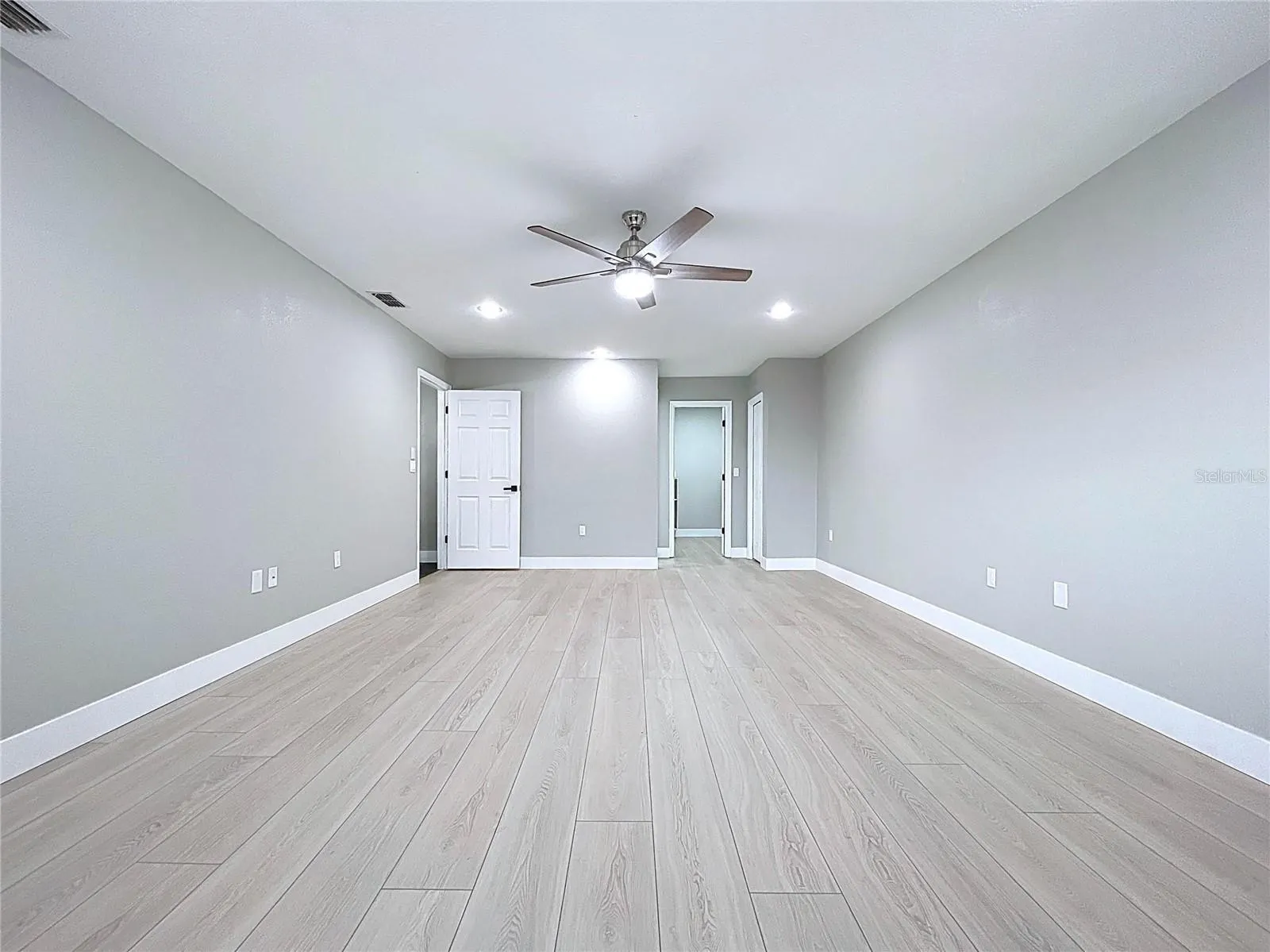1904 VISTA VIEW DR