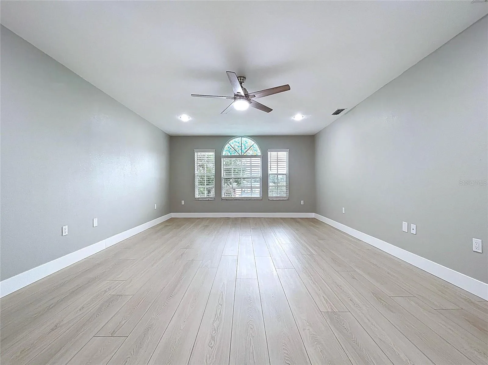 1904 VISTA VIEW DR