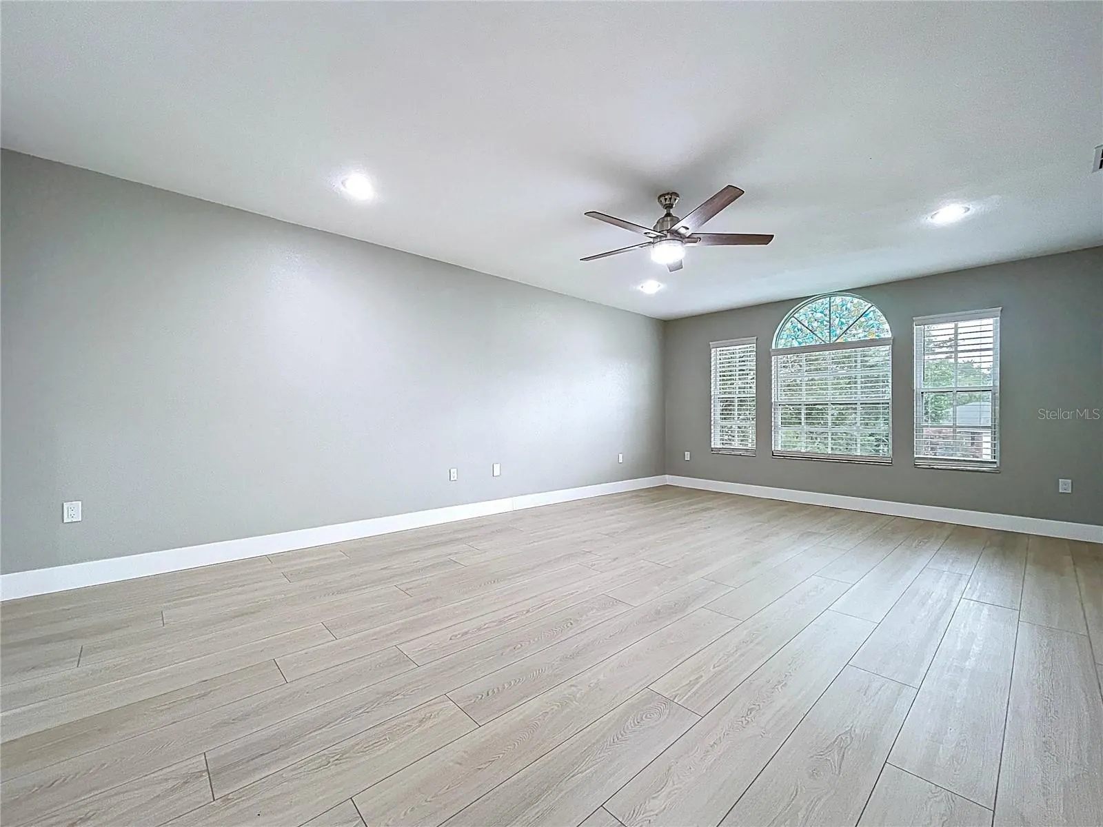 1904 VISTA VIEW DR