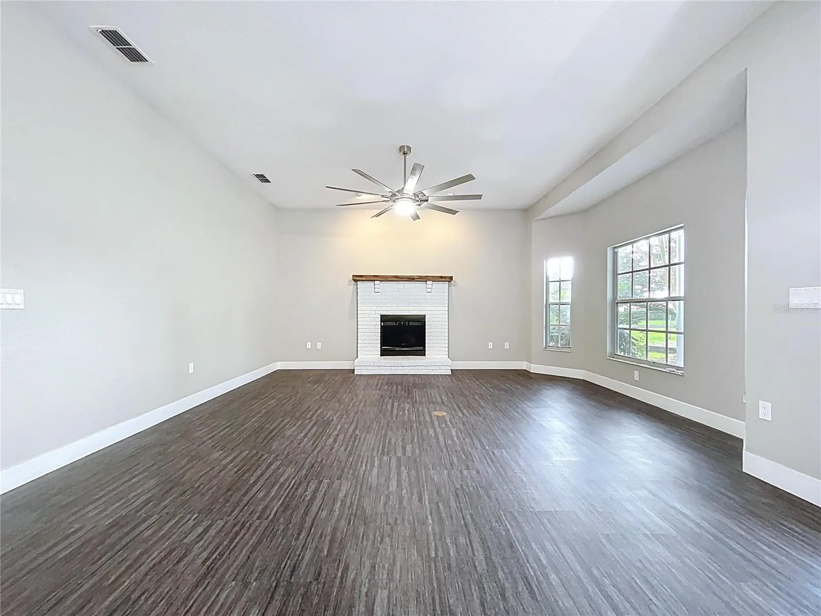 1904 VISTA VIEW DR