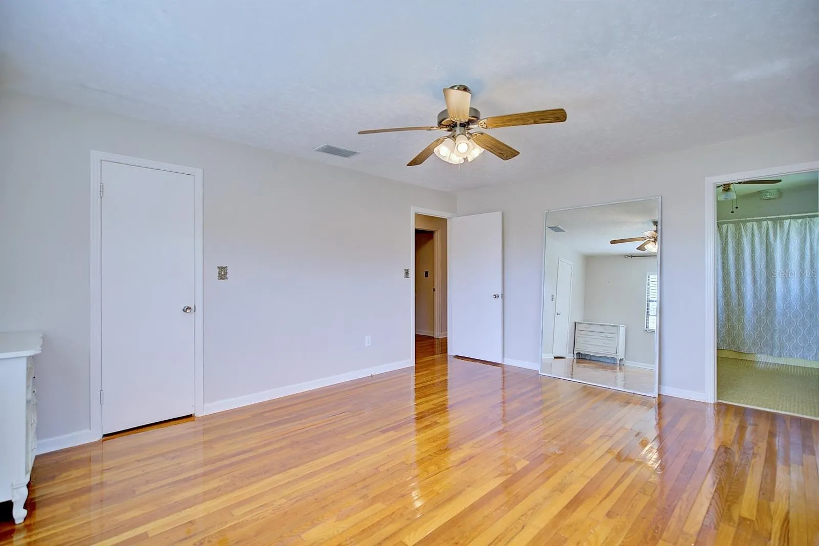 180 CHAMBERS CT