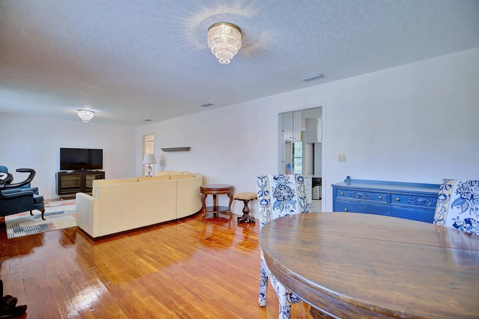 180 CHAMBERS CT