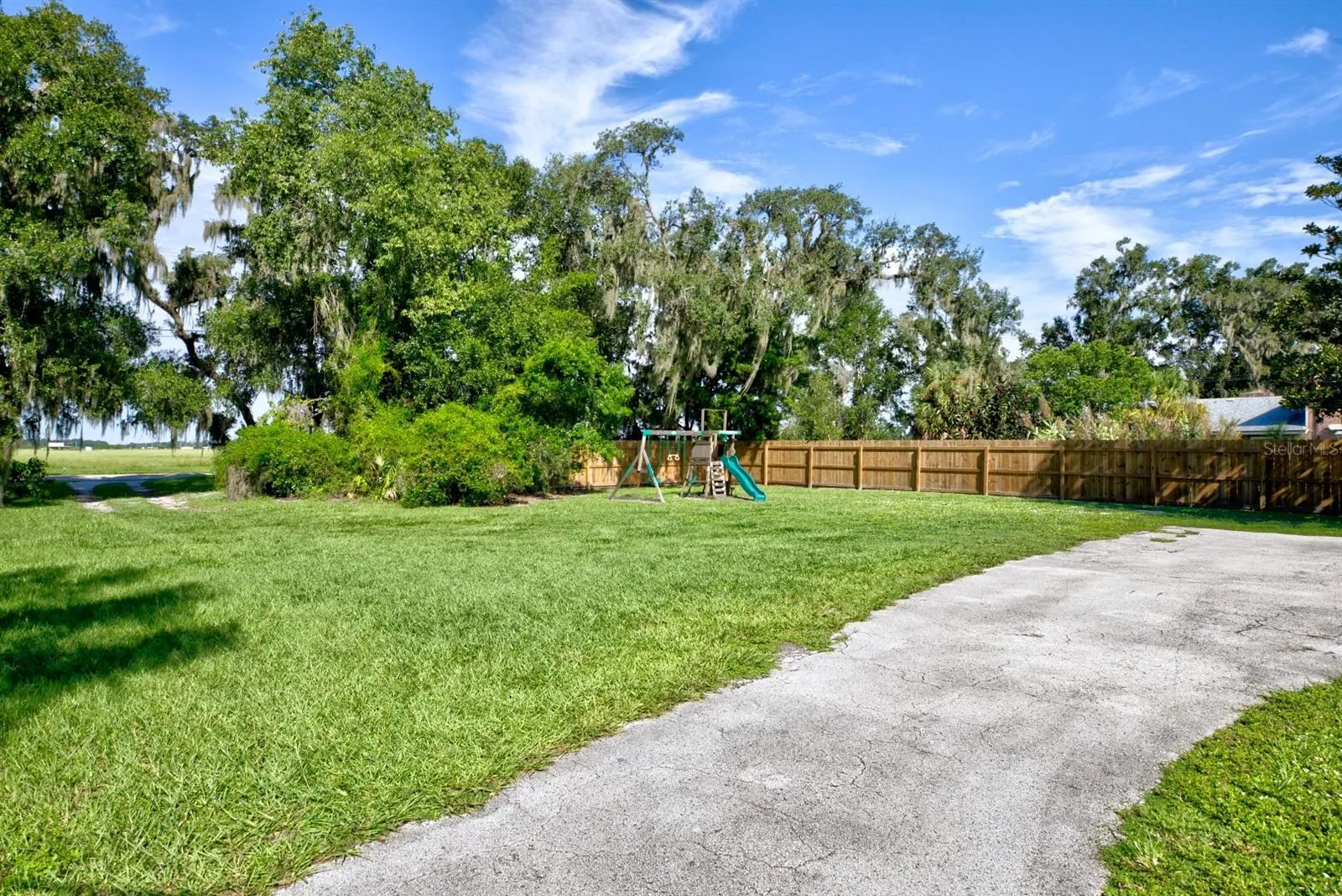 180 CHAMBERS CT