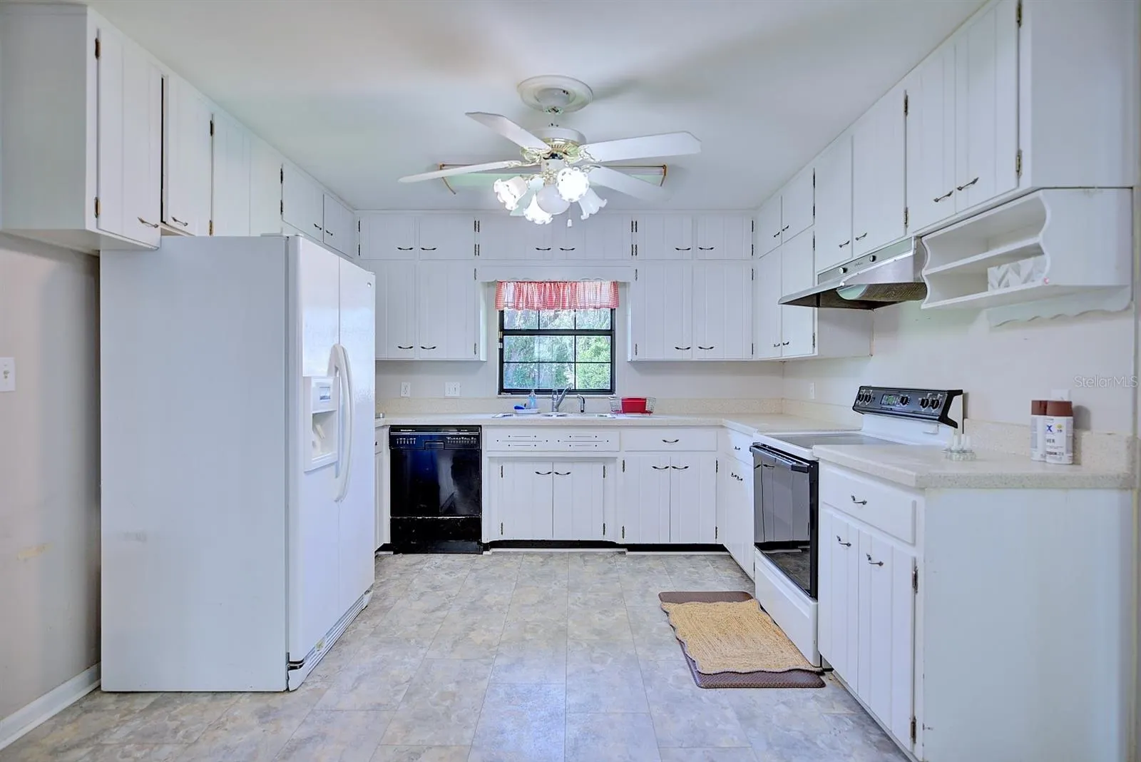 180 CHAMBERS CT