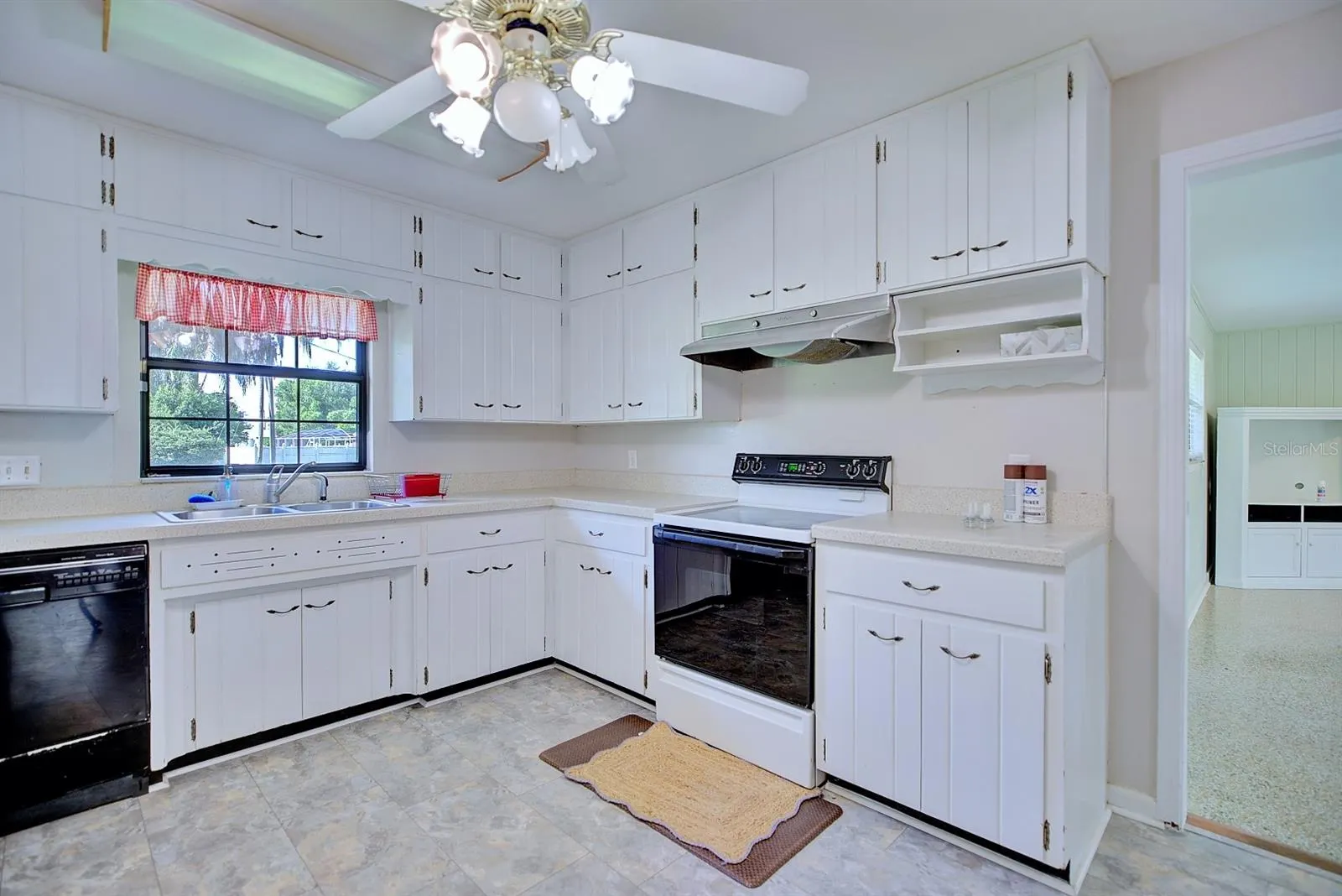 180 CHAMBERS CT