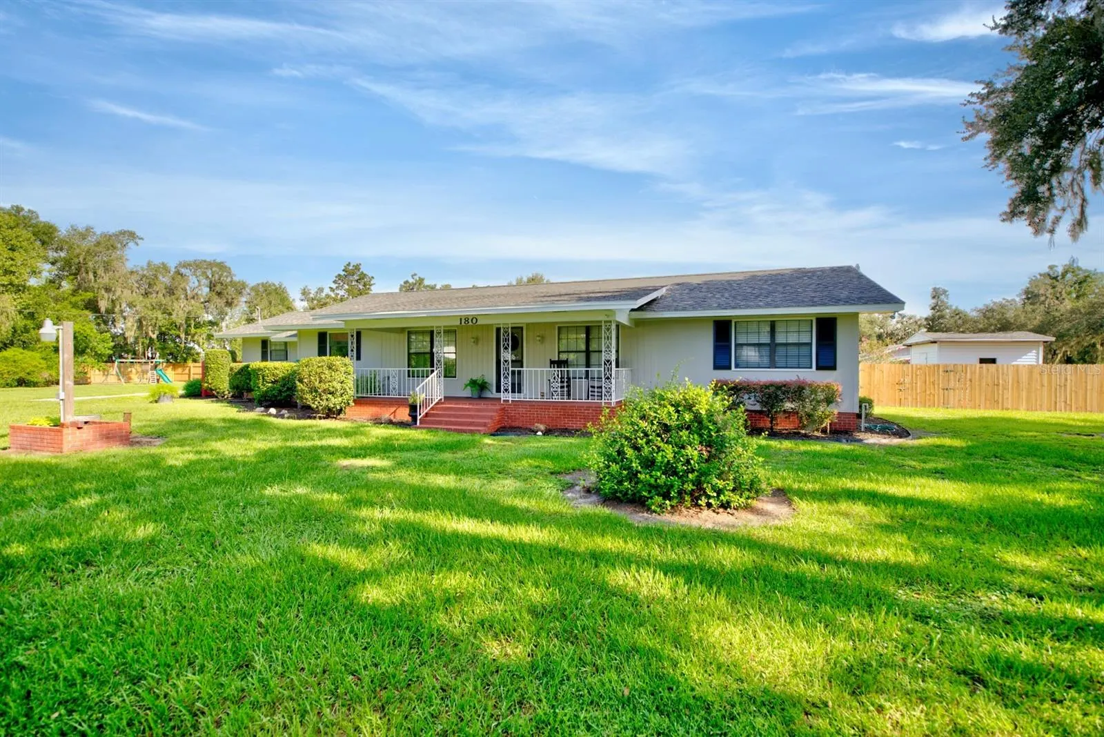 180 CHAMBERS CT