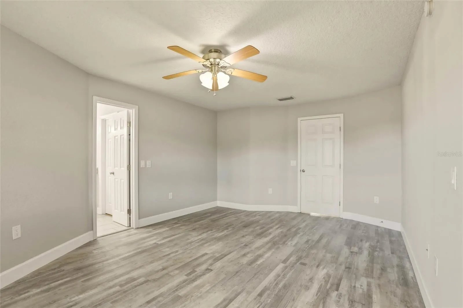 2992 OAKS BND