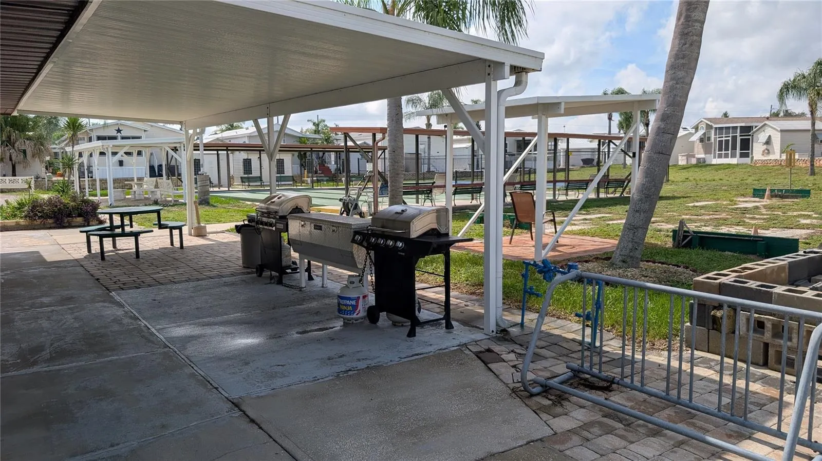 207 CITRUS RIDGE DR