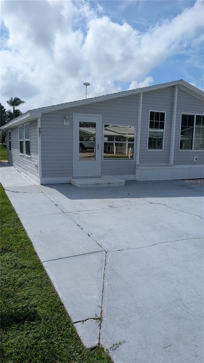 207 CITRUS RIDGE DR