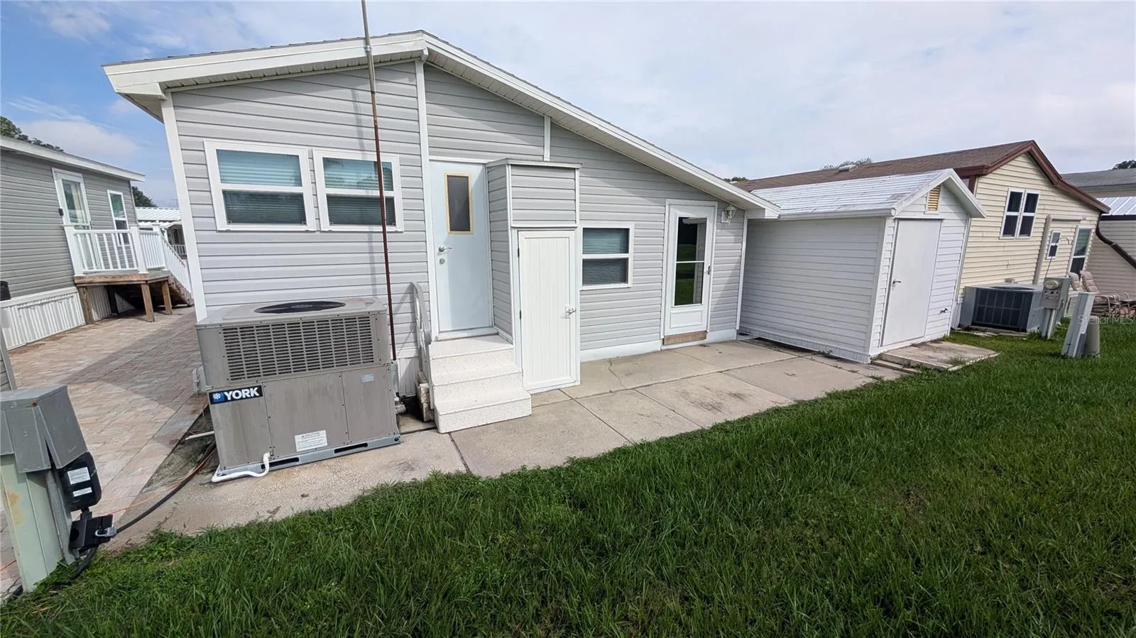 207 CITRUS RIDGE DR