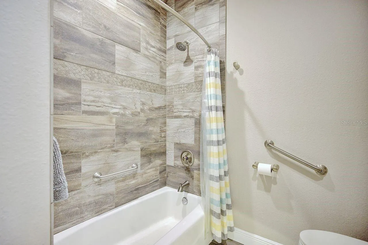 2851 VILLAGE GREEN CT