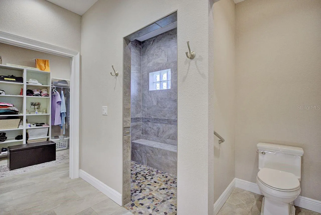 2851 VILLAGE GREEN CT