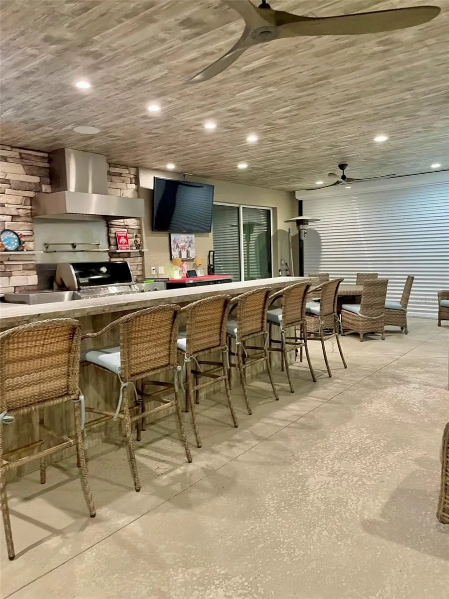2851 VILLAGE GREEN CT