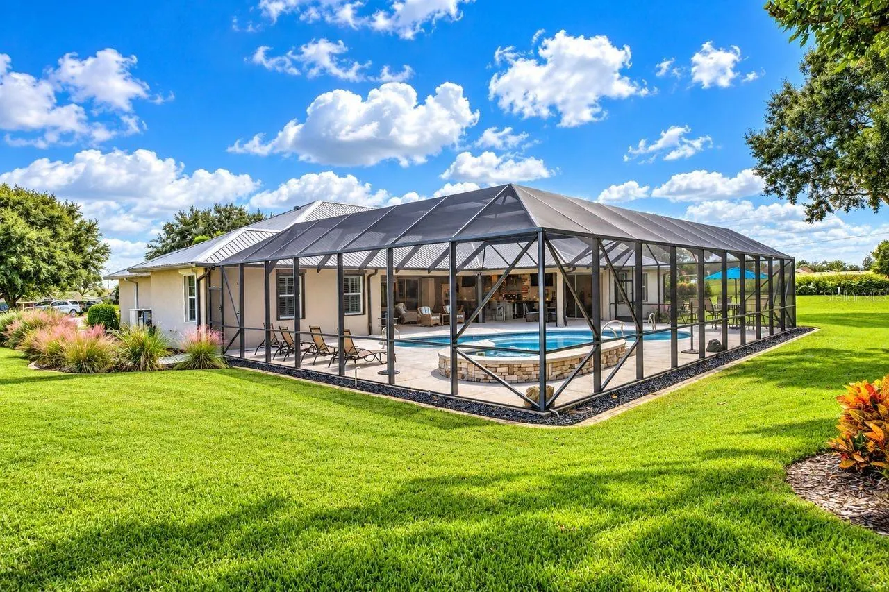2851 VILLAGE GREEN CT