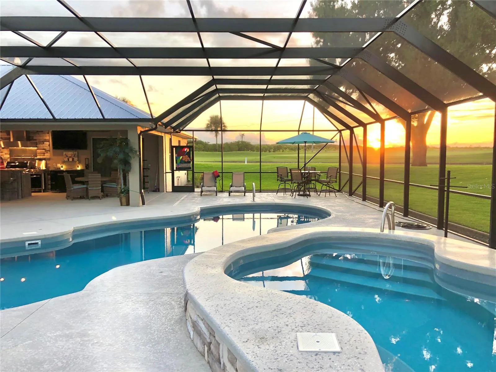 2851 VILLAGE GREEN CT
