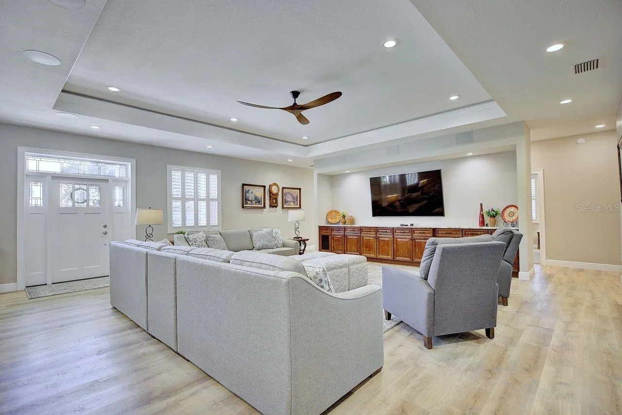 2851 VILLAGE GREEN CT