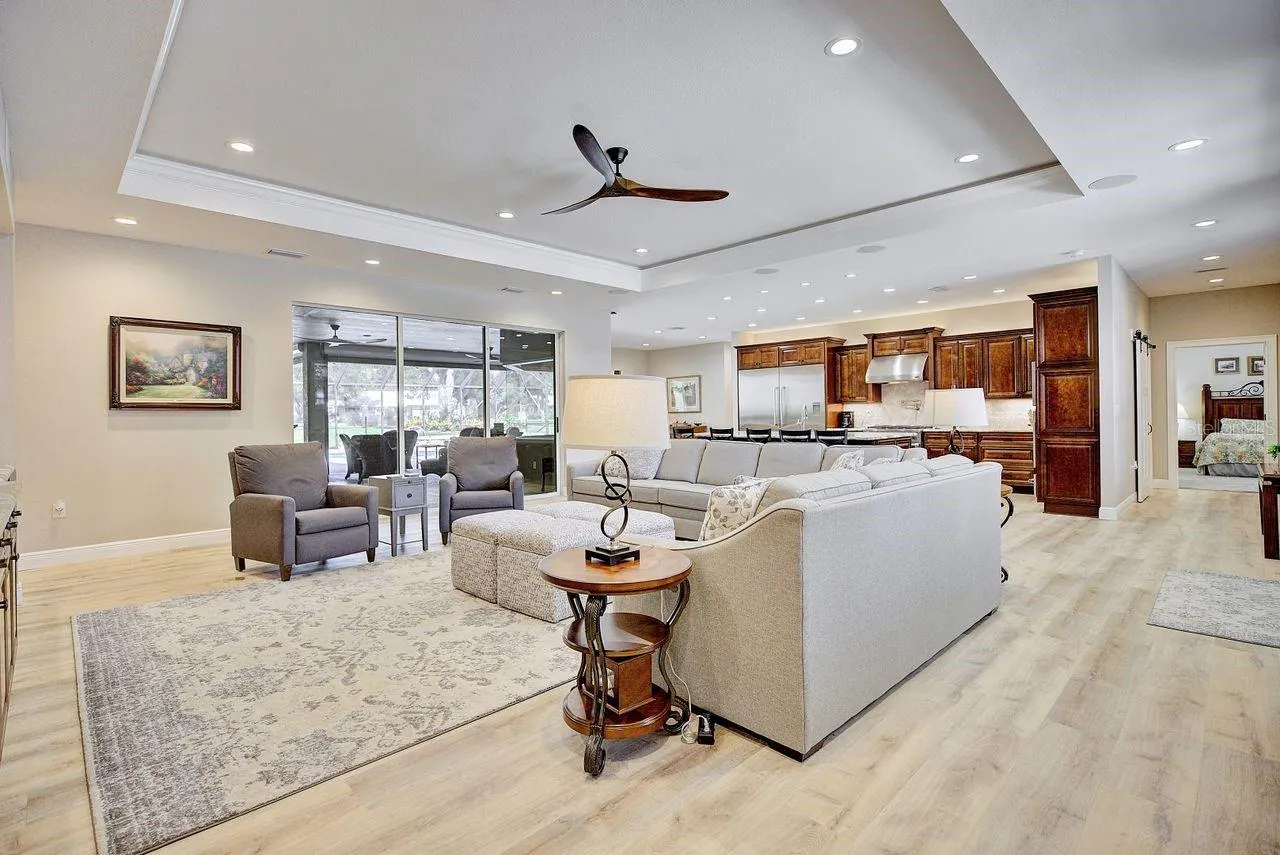 2851 VILLAGE GREEN CT