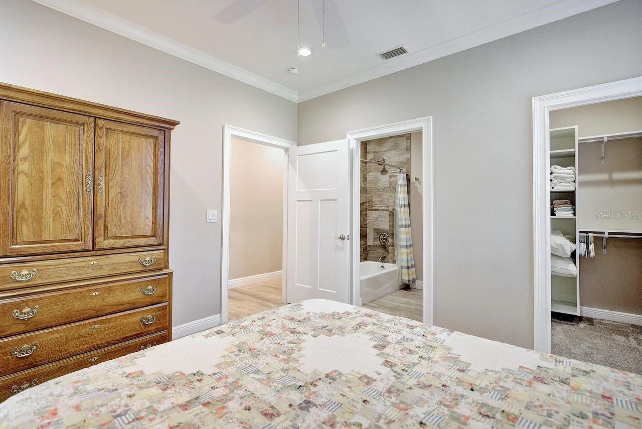 2851 VILLAGE GREEN CT