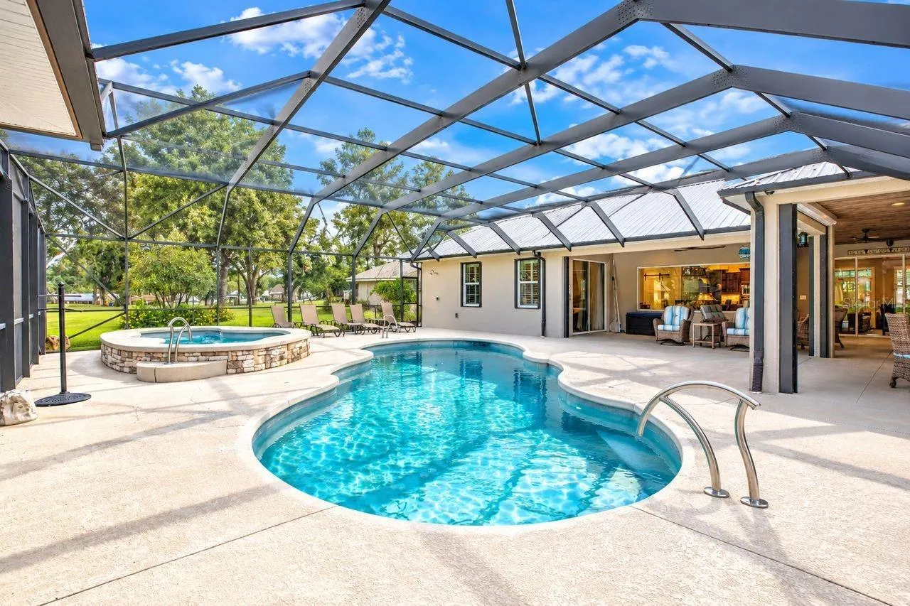 2851 VILLAGE GREEN CT