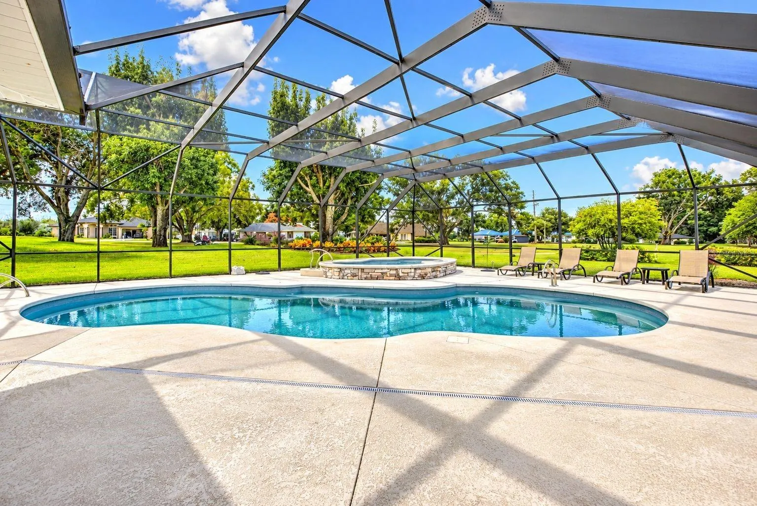 2851 VILLAGE GREEN CT