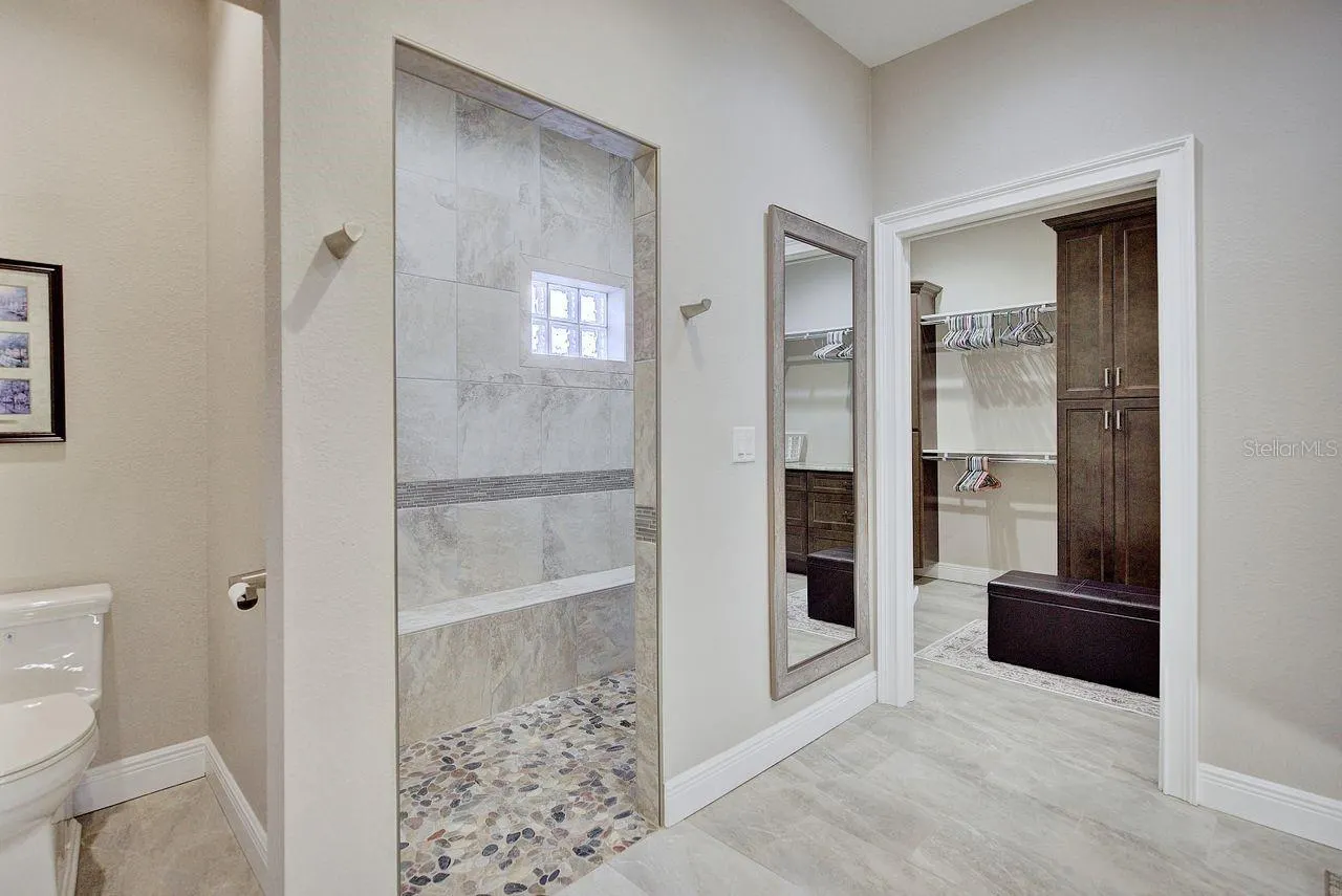 2851 VILLAGE GREEN CT