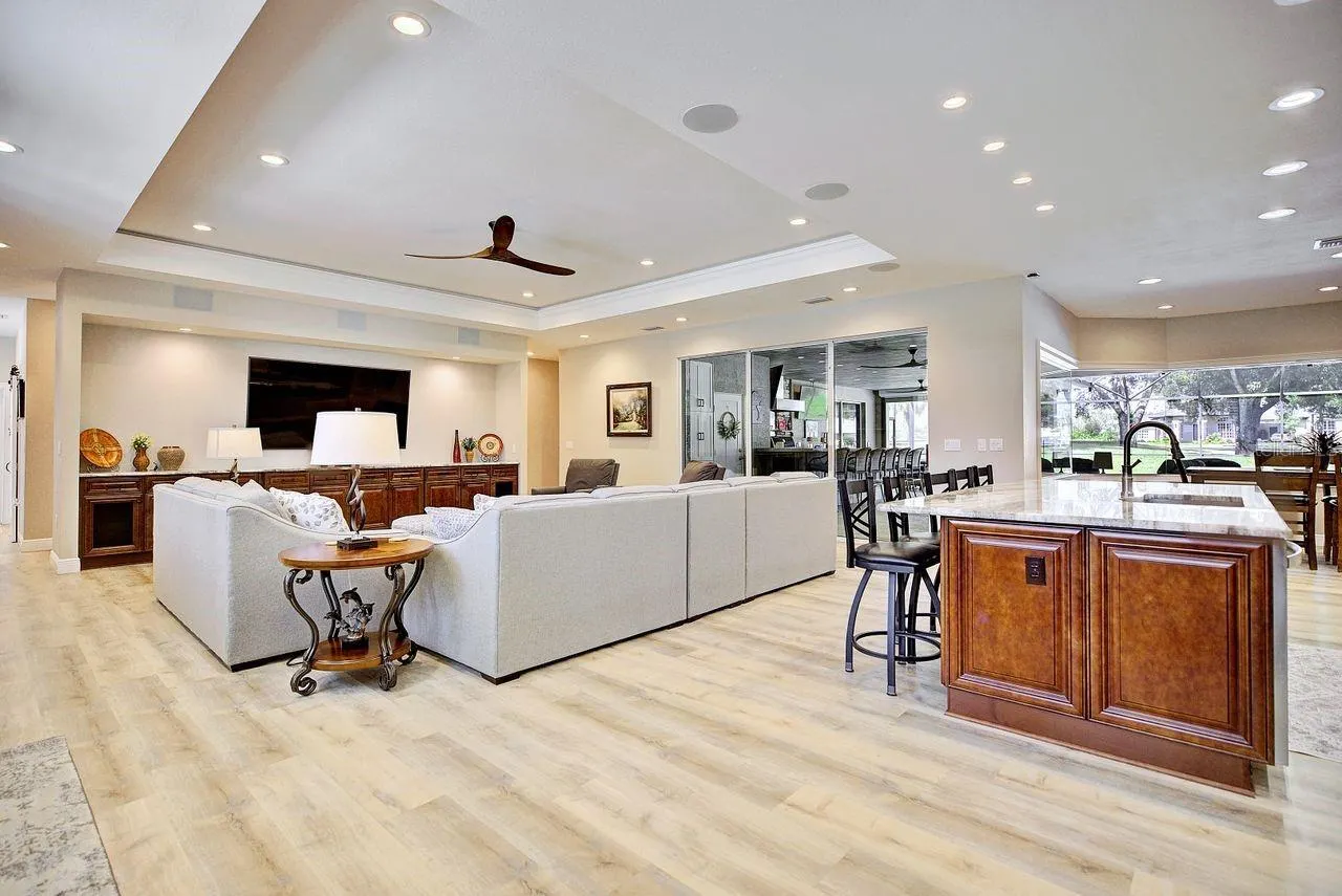 2851 VILLAGE GREEN CT