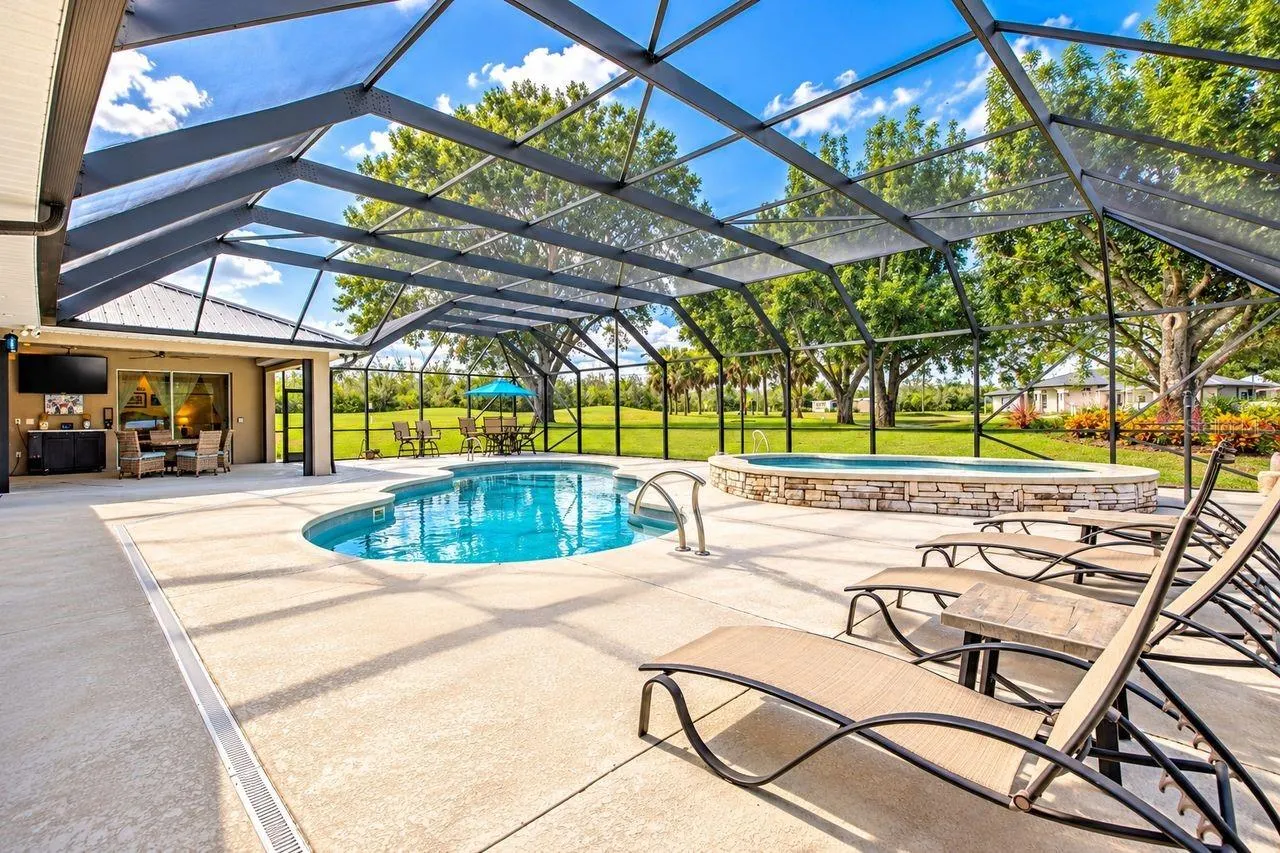 2851 VILLAGE GREEN CT