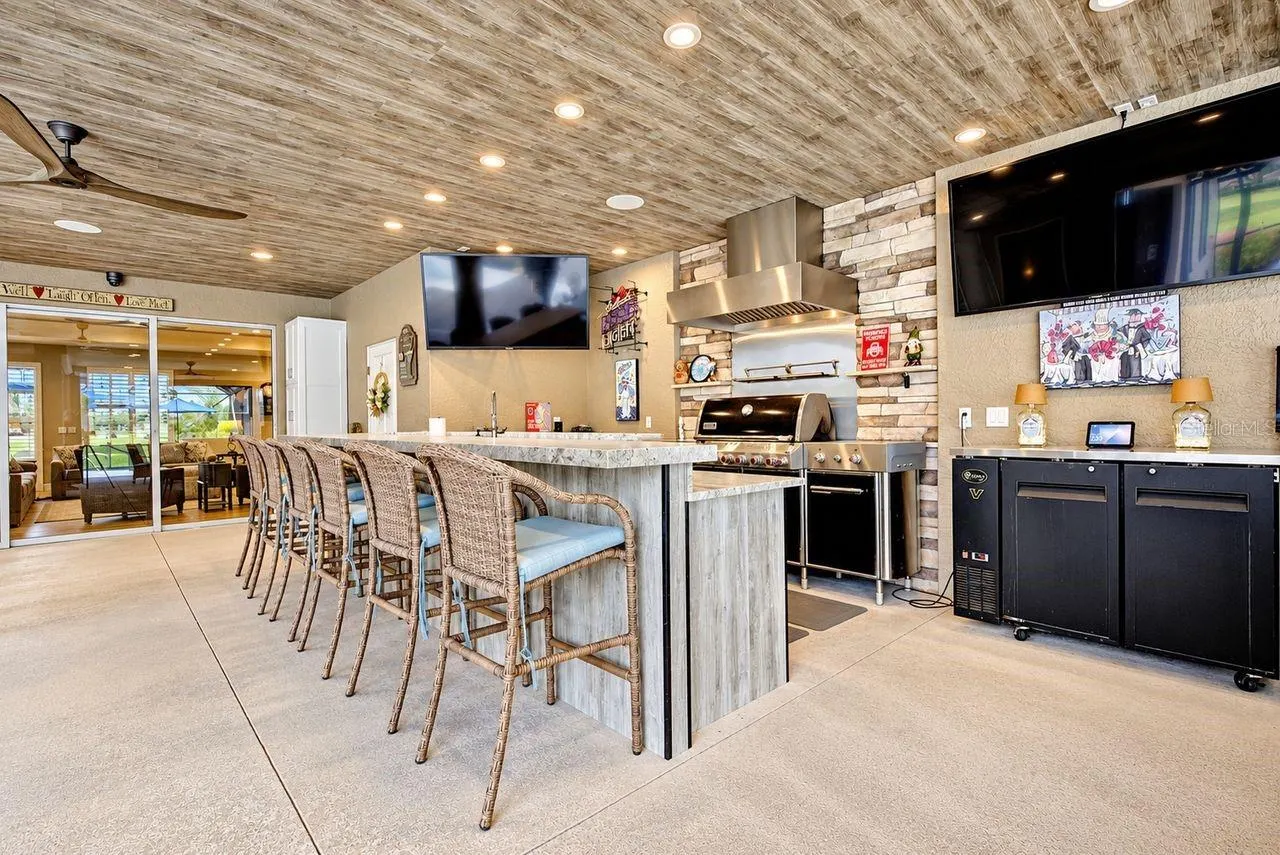 2851 VILLAGE GREEN CT