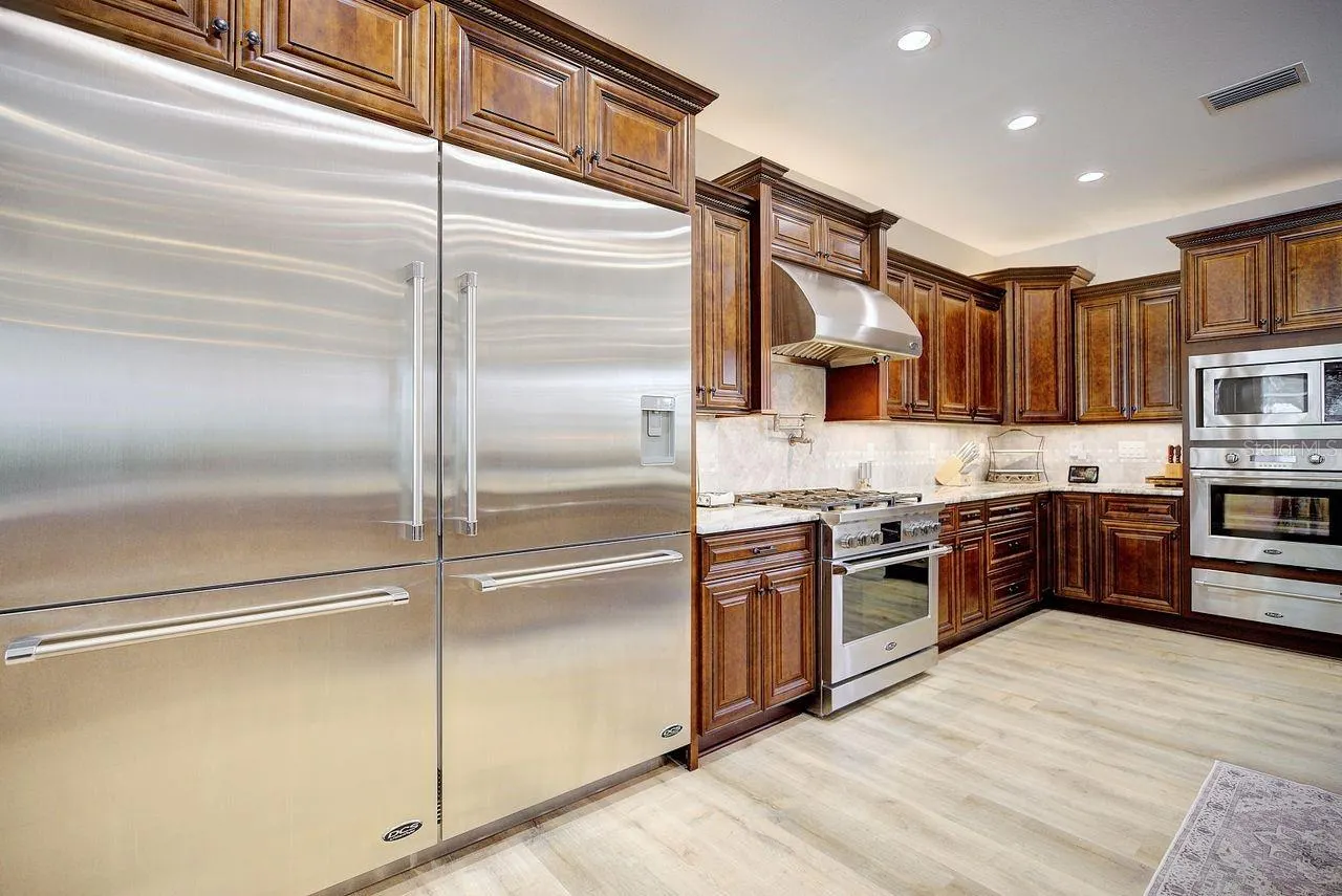2851 VILLAGE GREEN CT