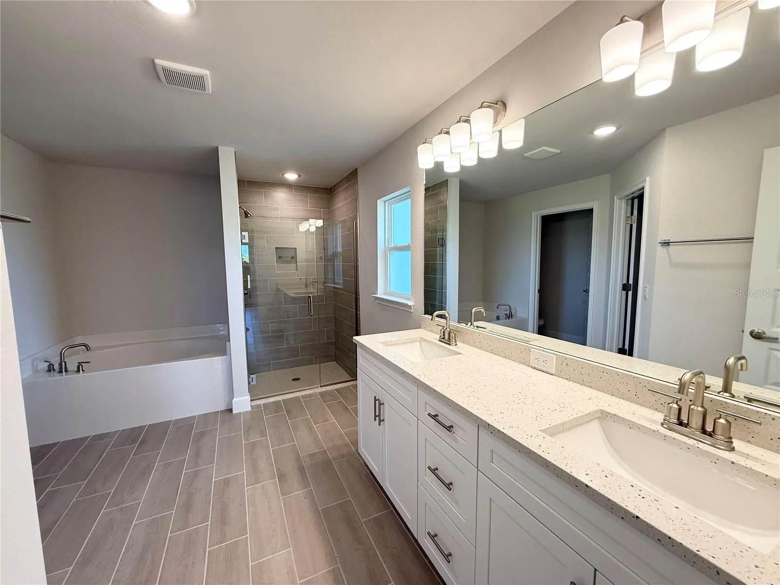 15712 ALDAMA CIR