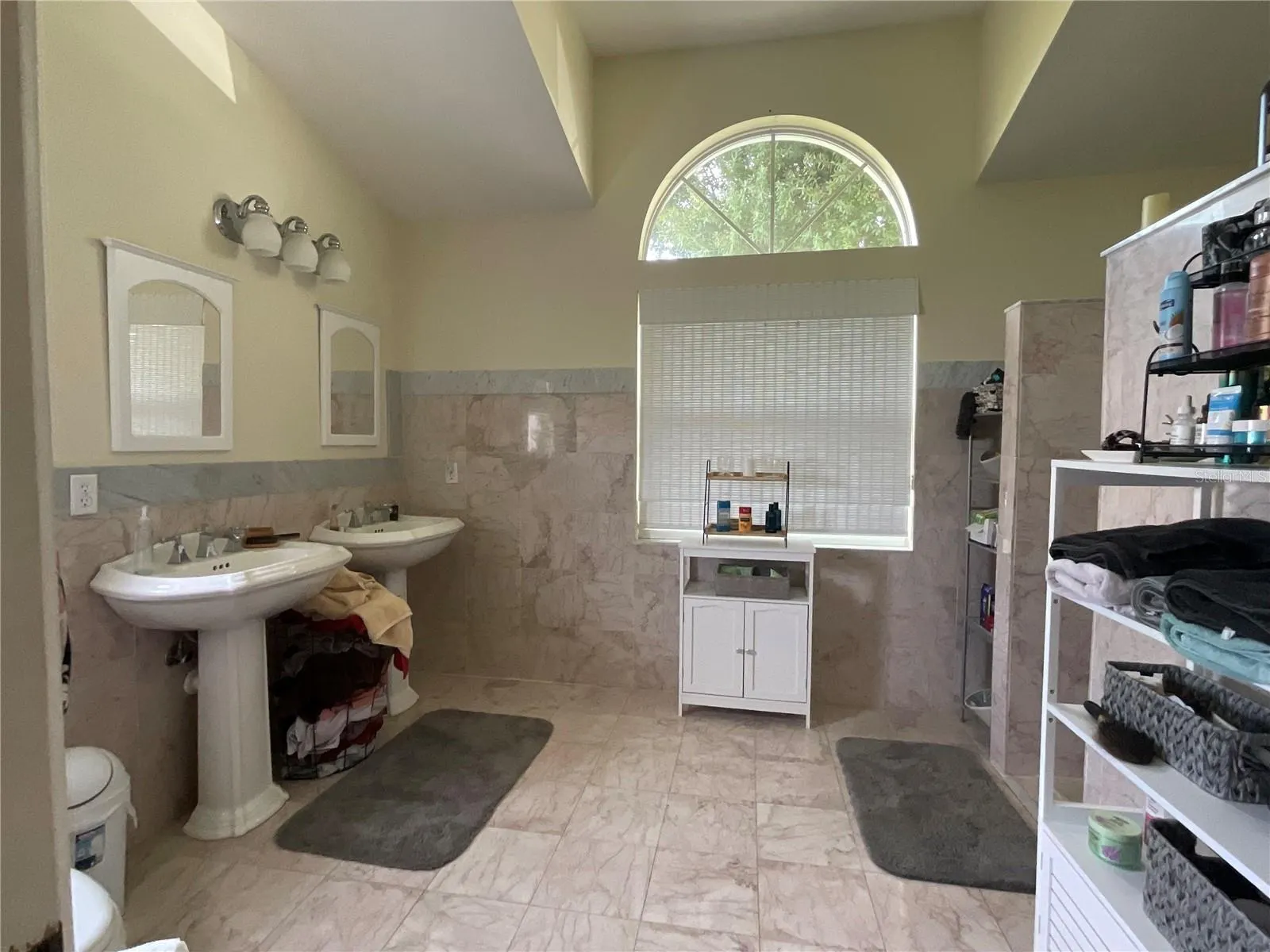 1040 BAY HARBOR DR