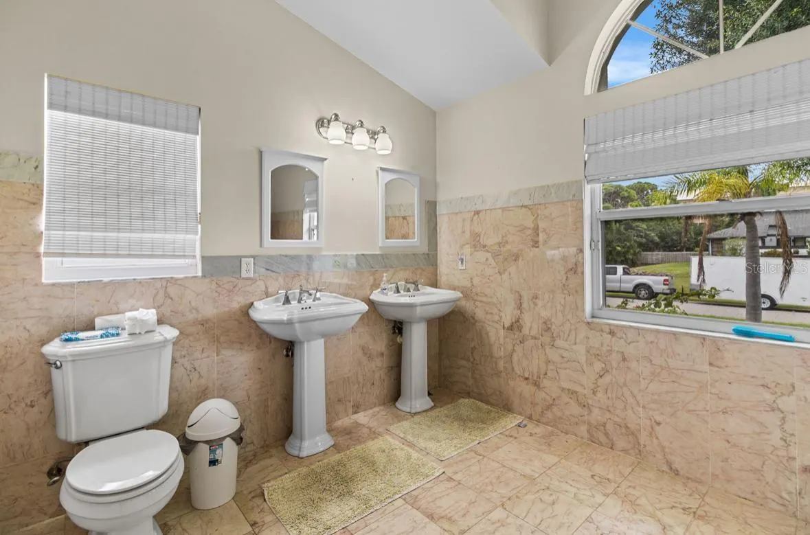 1040 BAY HARBOR DR