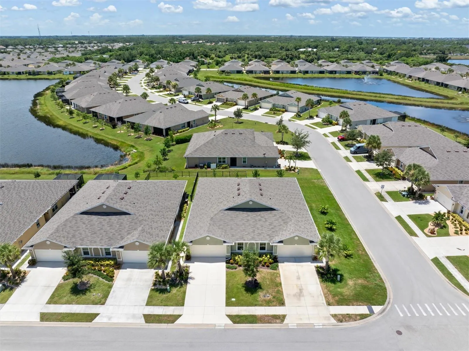 25089 E LENOX CIR