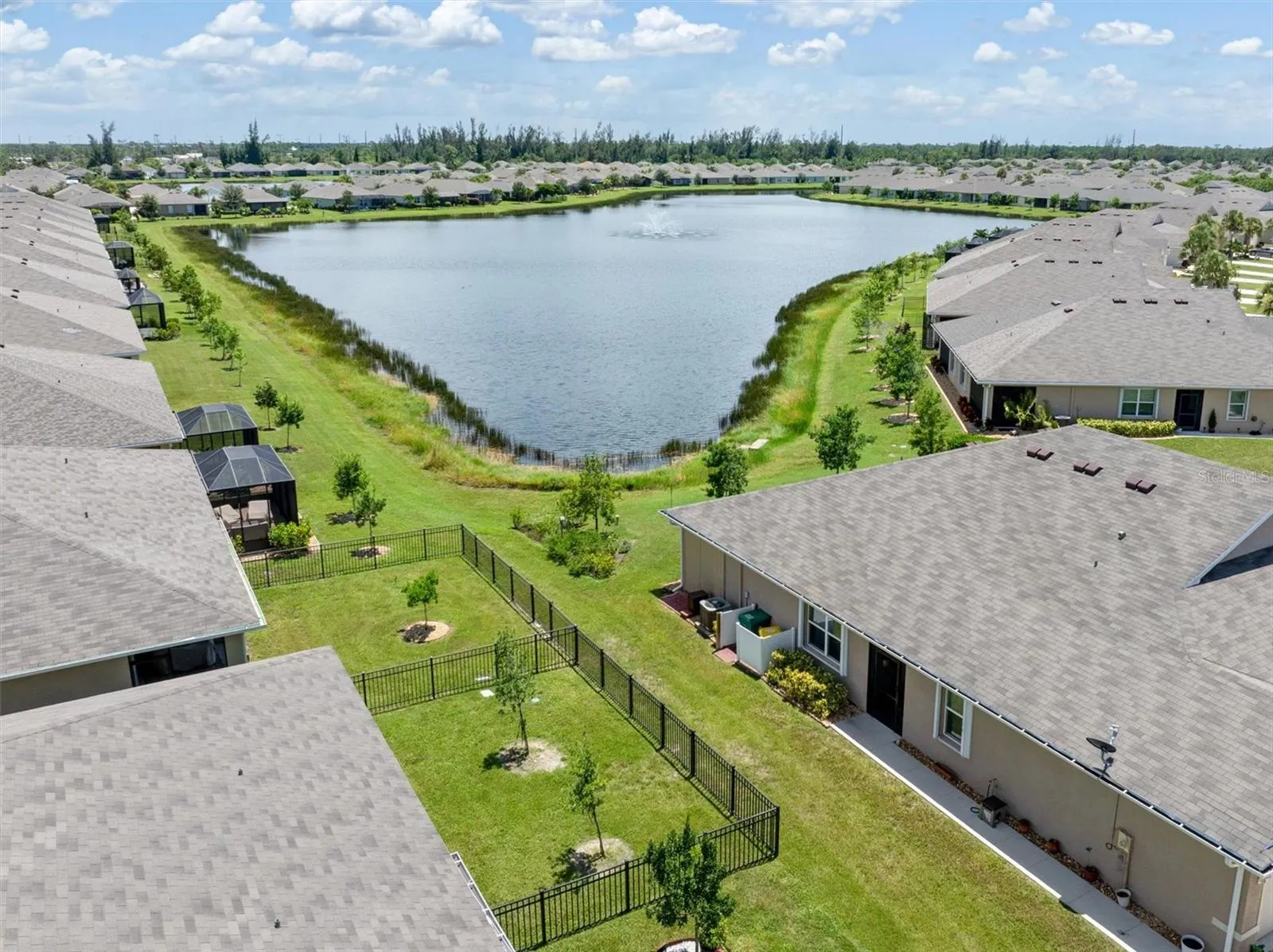 25089 E LENOX CIR