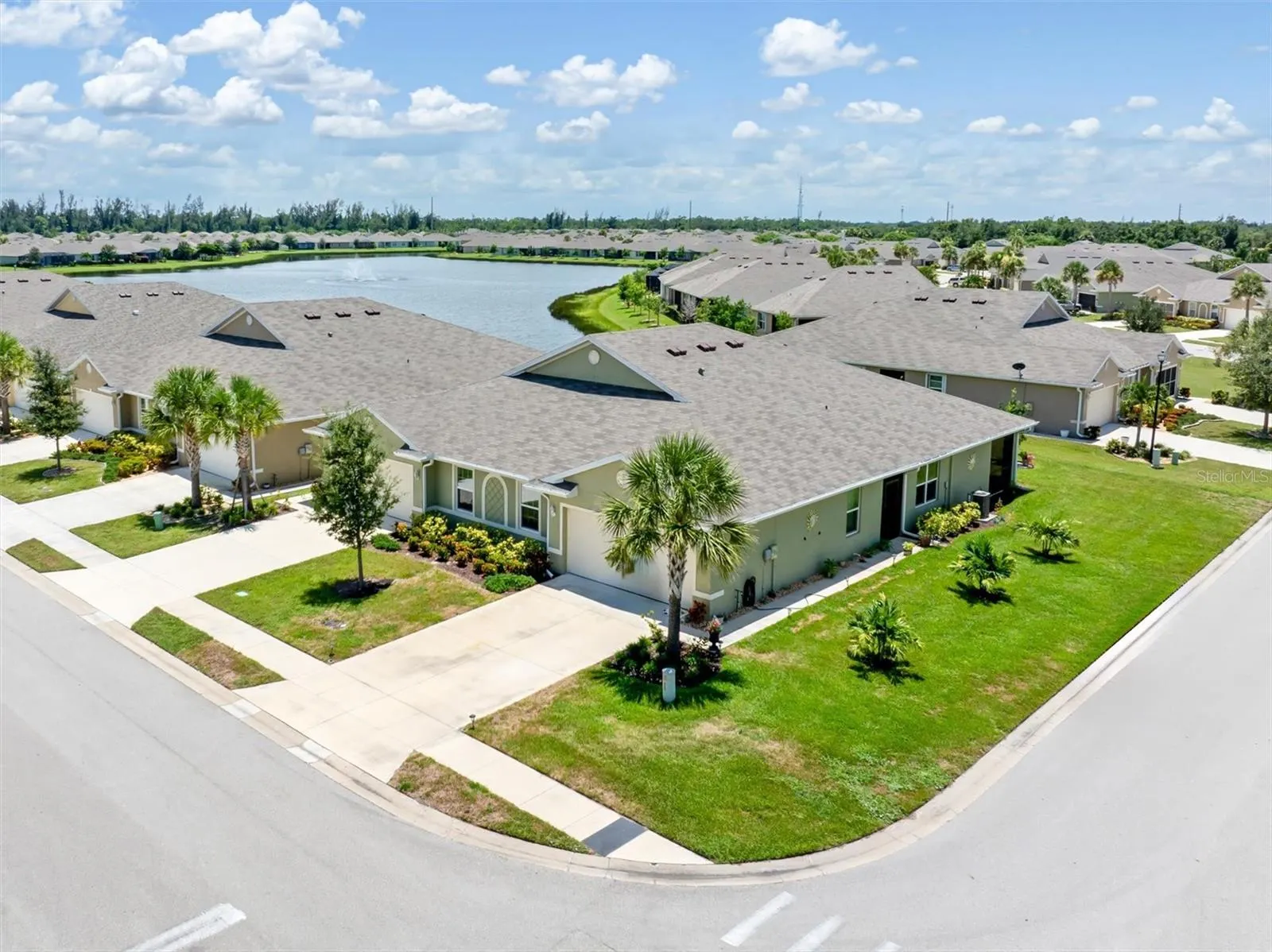 25089 E LENOX CIR