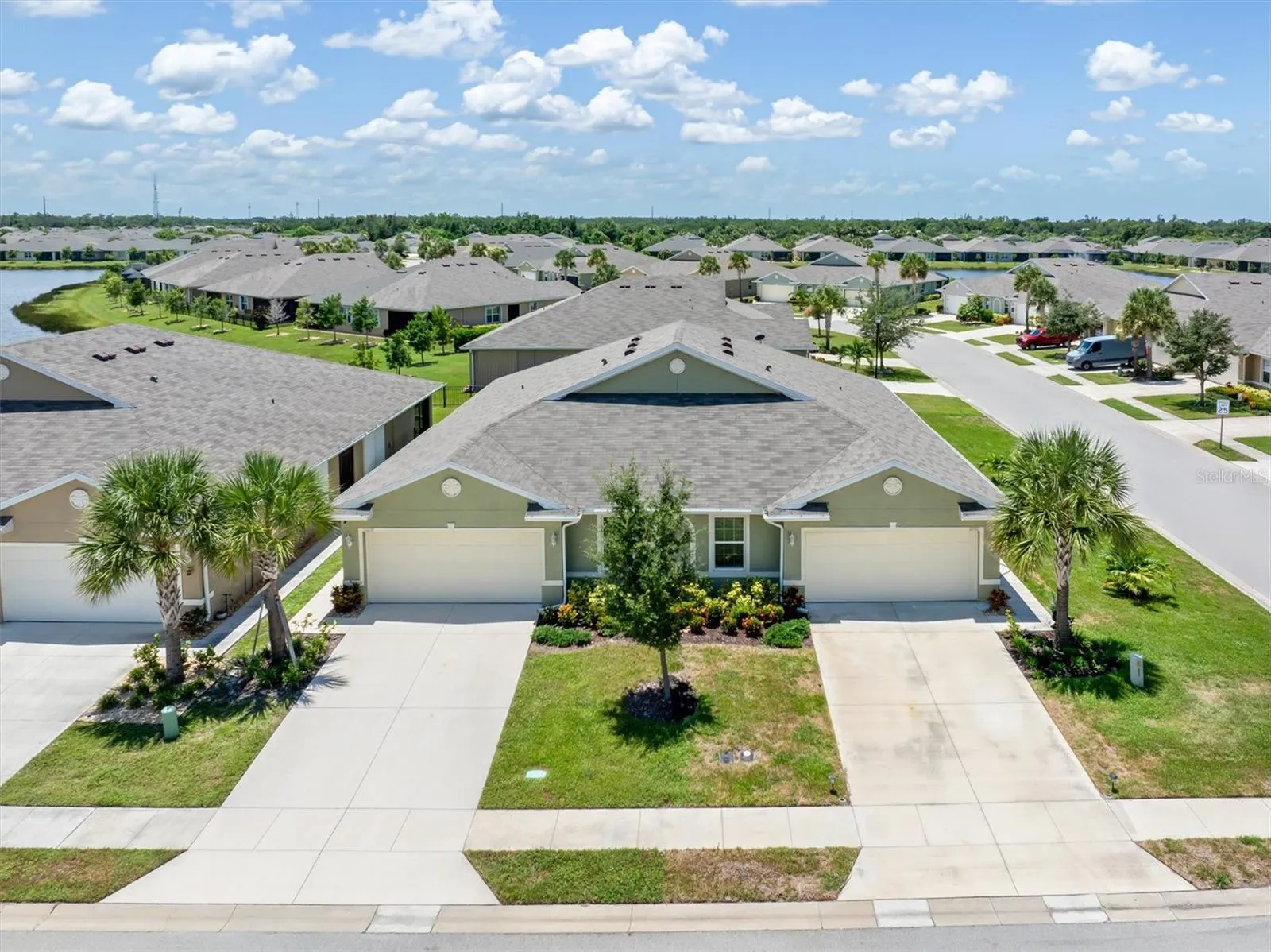 25089 E LENOX CIR