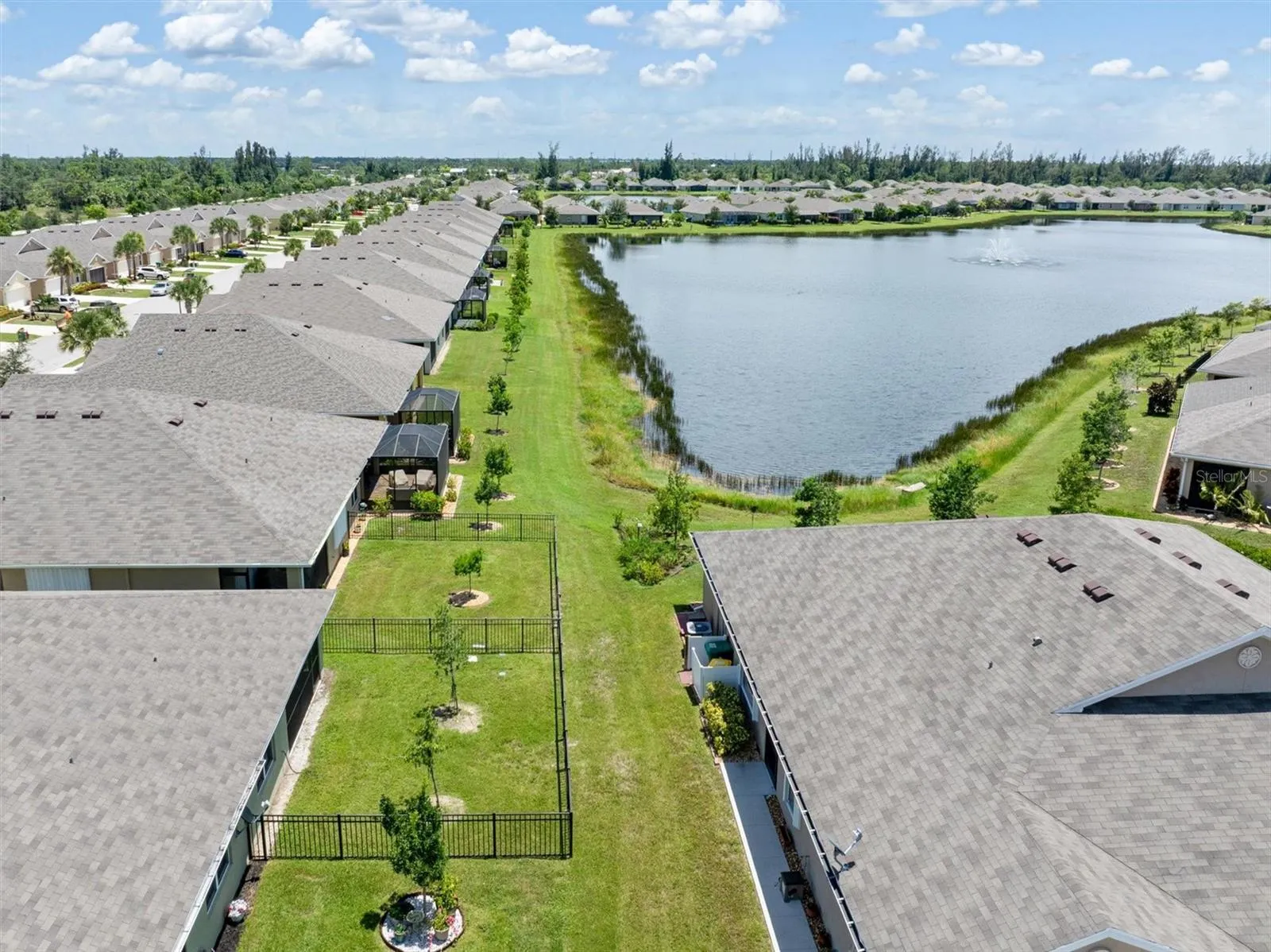 25089 E LENOX CIR