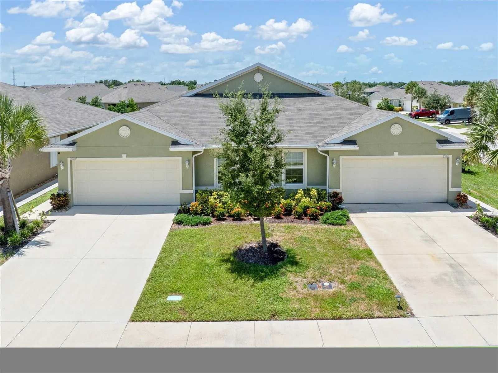25089 E LENOX CIR