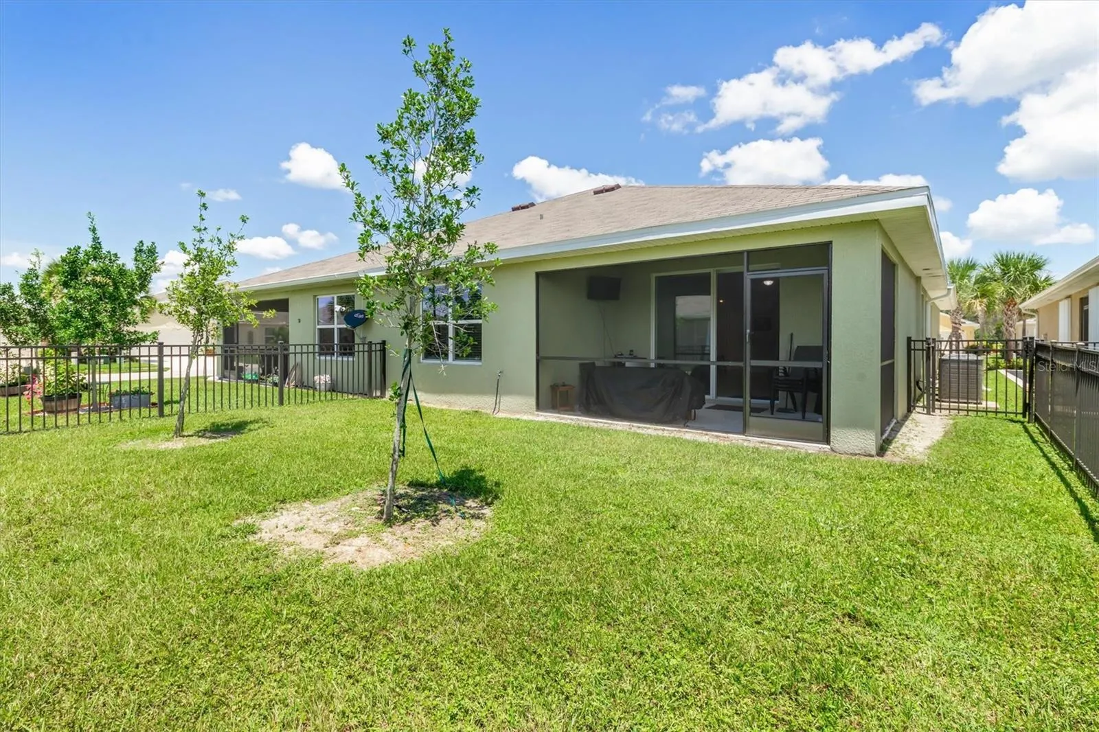 25089 E LENOX CIR