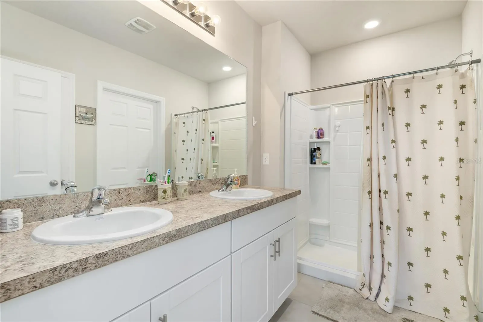 25089 E LENOX CIR