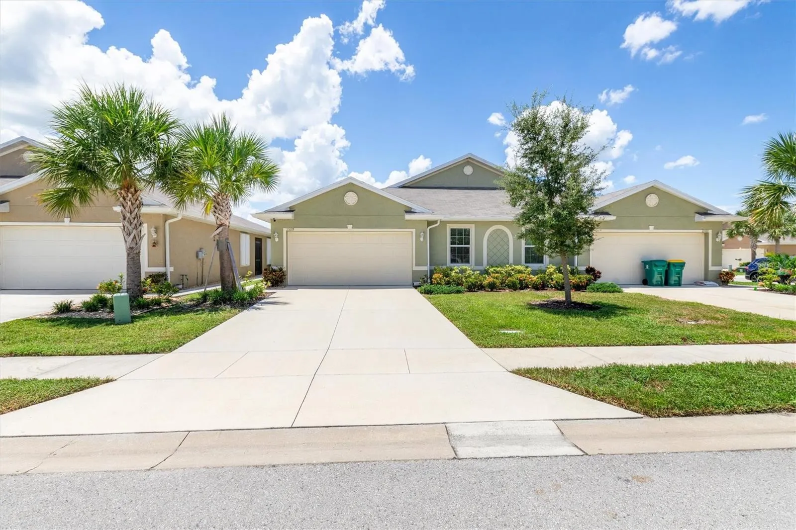 25089 E LENOX CIR
