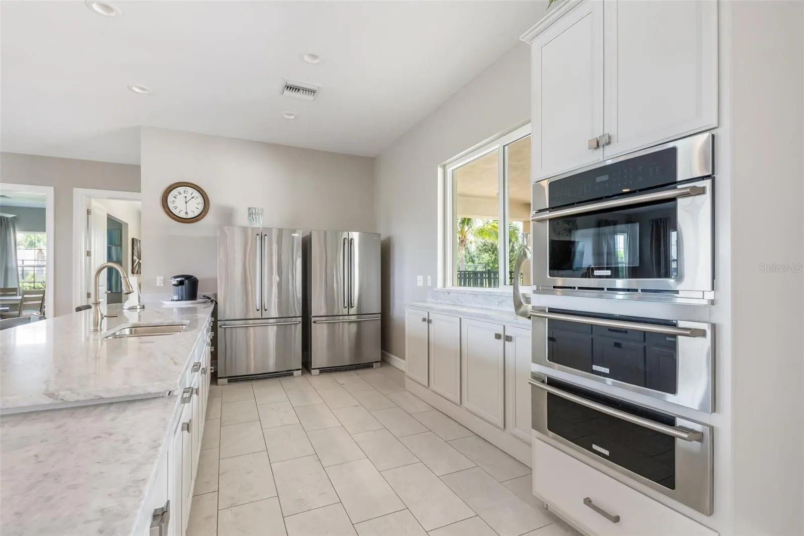 25089 E LENOX CIR