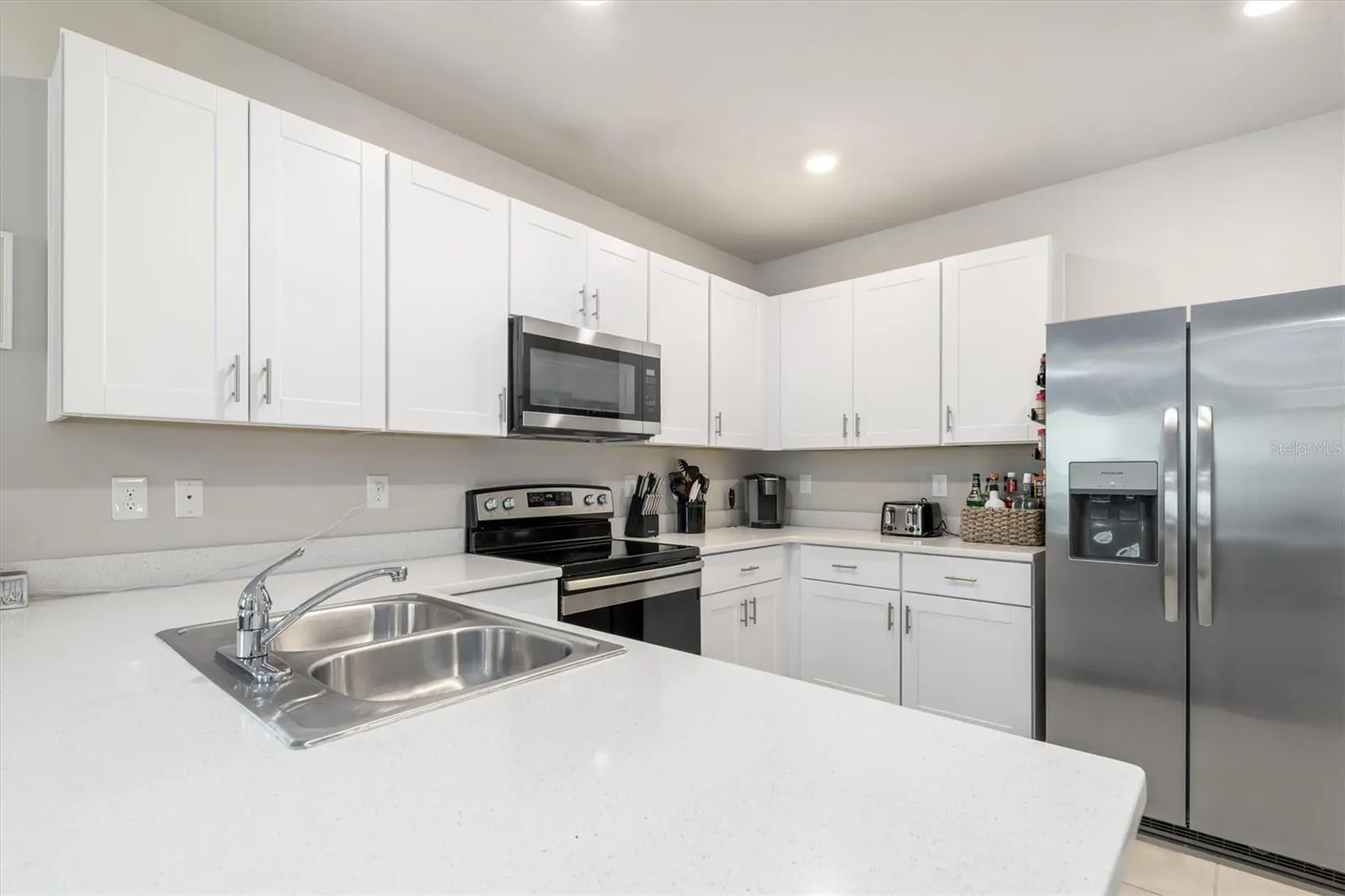 25089 E LENOX CIR