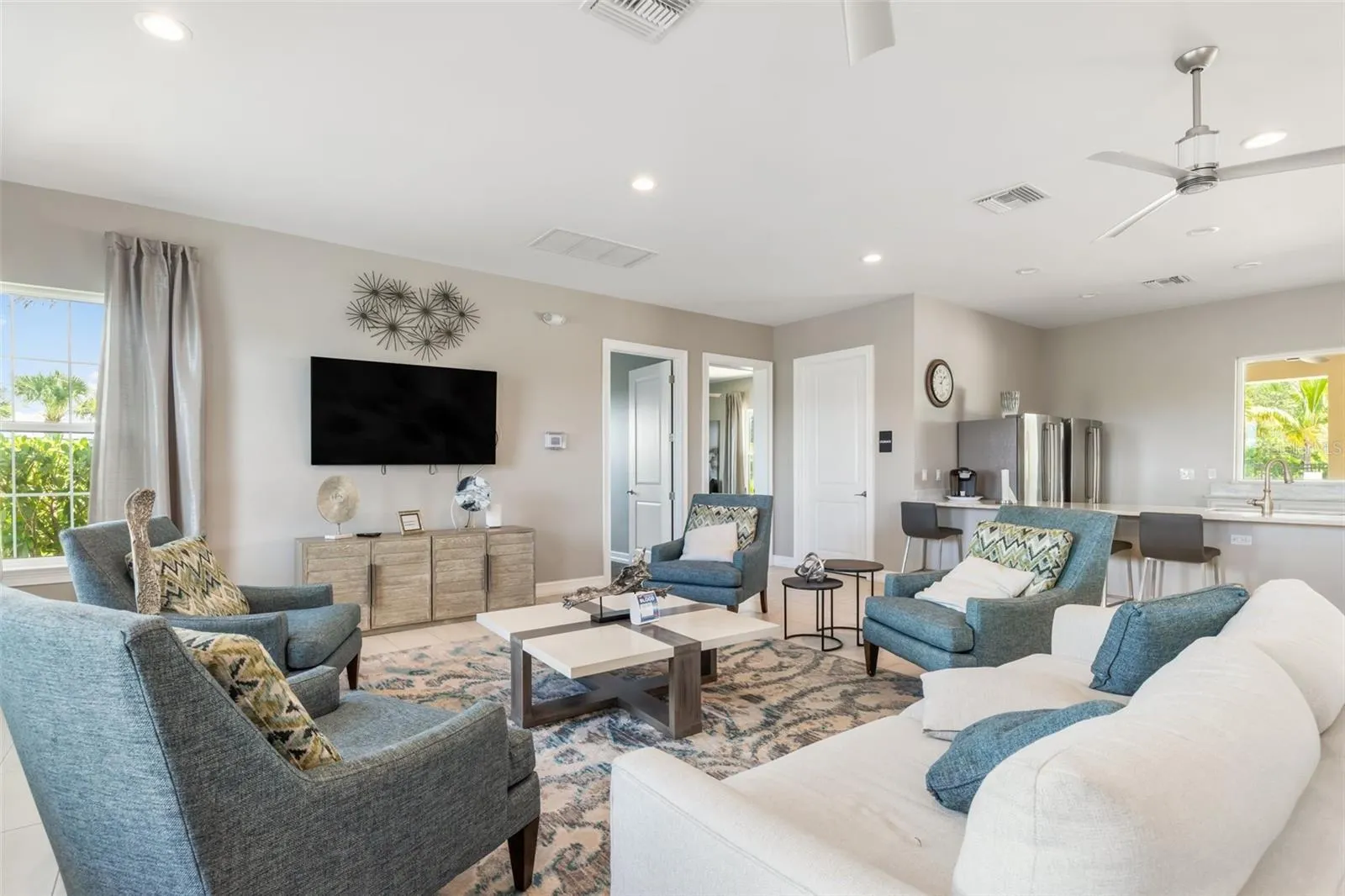 25089 E LENOX CIR