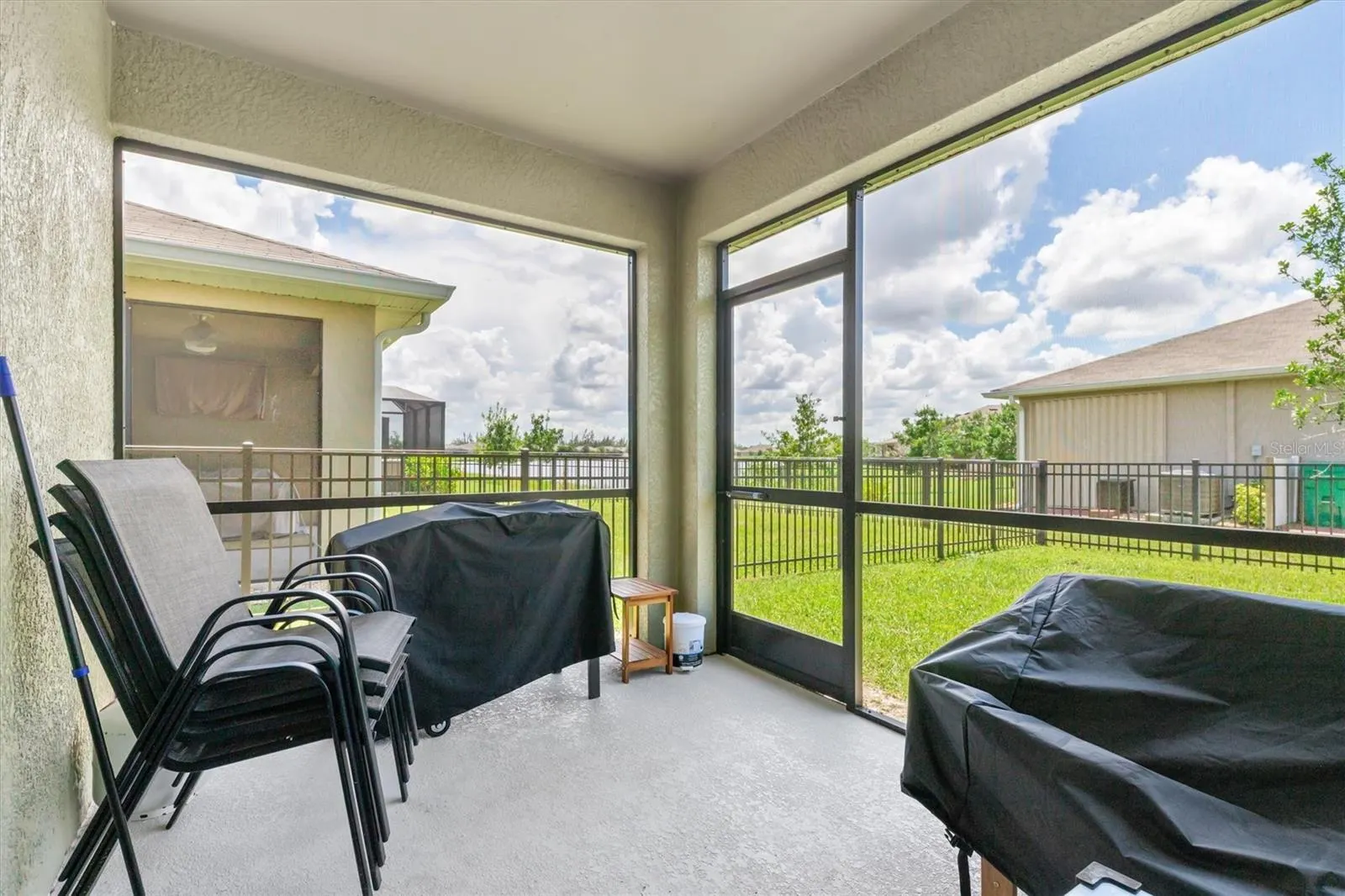 25089 E LENOX CIR