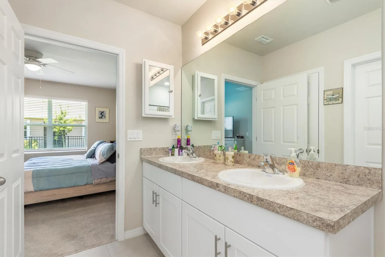 25089 E LENOX CIR