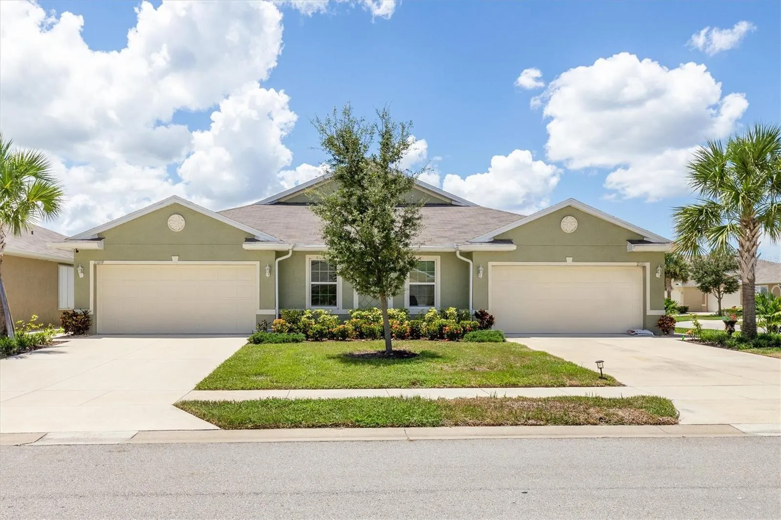 25089 E LENOX CIR